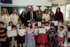 Milas Belediyesi Çocuk Oyun Evi’nde Başarı Belgelerini Alan Minik Öğrenciler Yarıyıl Tatiline Başladı