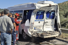Dolmuşa Beton Mikseri Çarptı: 1 Kişi Hayatını Kaybetti, 13 Yaralı