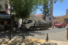 Hacıilyas Mahallesi’nde Elektrik Trafosu Alev Aldı: Esnaf Tepkili, Vatandaşlar Merakla İzledi