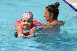Büyükşehir’den Çocuklara Ücretsiz Yüzme Kursu