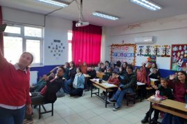 Lise Öğrencilerinden İlkokulu Öğrencilerine Kitap Desteği