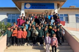 Lise Öğrencilerinden İlkokulu Öğrencilerine Kitap Desteği