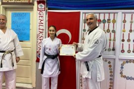 Karate Sınavında Genç Sporcuların Başarısı