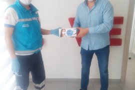 Klinik sahibi doktorlara 5 bin maske dağıtıldı