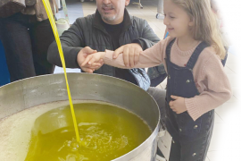 Minik Eller Zeytinin Yolculuğunu Yerinde Öğrendi