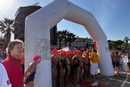 Milaslı Otizmli Gençlerden Kuşadası Açık Su Yüzme Yarışında Büyük Başarı