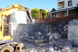 Bodrum'da imara aykırı kaçak binaların yıkımı sürüyor