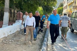 İnönü Caddesi’nde Kaldırımlar Yenileniyor