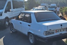 Yağ Sızıntısı Kazaya Yol Açtı: 9 Araç Hasar Gördü, 3 Kişi Yaralandı