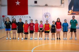 Yıldız Kızlar Salon Futbolu İle Tanıştı