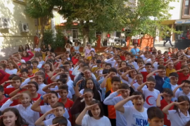 Öğrencilerden Barış Pınarı’na destek kareografisi