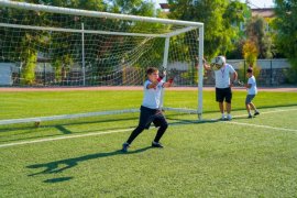 Minikler Yaz Tatilini Futbol ile Değerlendirdiriyor