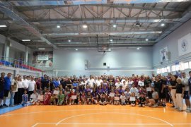 Babalar Günü’nde Coşkulu Voleybol Ve Basketbol Maçı