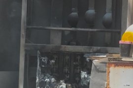 Hacıilyas Mahallesi’nde Elektrik Trafosu Alev Aldı: Esnaf Tepkili, Vatandaşlar Merakla İzledi