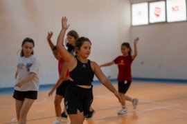 Yıldız Kızlar Salon Futbolu İle Tanıştı