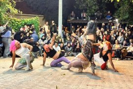 Kostümler giyildi, maskeler takıldı…