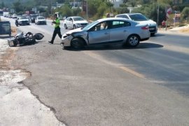 Motosiklet ile Otomobil Çarpıştı: 2 Yaralı