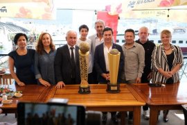 Bodrum’un Gururu Hentbolcular Kaymakam ve Belediye Başkanı ile Buluştu