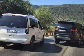 Turistik Güzergâhta Kaza: 3 Araç Çarpıştı, Yol Kapandı