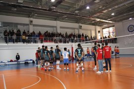 Voleybolculalrmız Beşinci Galibiyetlerini Aldı