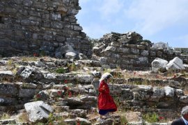 Turizm Haftası Kutlamaları Hermias ile Yunus Efsanesi Işığında Tarihi Şehirde Sona Erdi