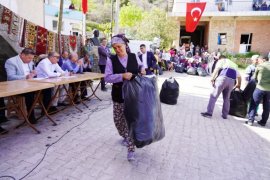 Çomakdağ’da ipek böceği, Akçakaya’da halı ipi dağıtımı gerçekleştirildi…