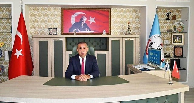 İlçe Milli Eğitim Müdürü Aydın, öğrencilerin karne heyecanına ortak oldu