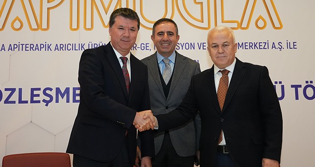 APİMUĞLA Ile Muğla Eczacı Odasi Satış Sözleşmesi İmzaladı