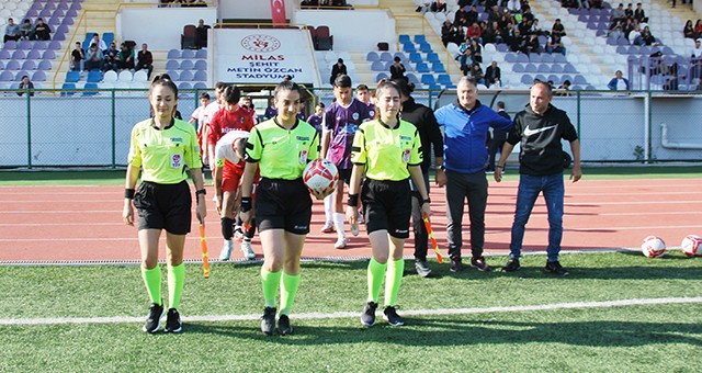 Muğla Mahalli Futbol Ligi’nde 18 kadın hakem görev yapıyor