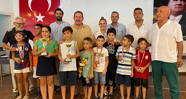 Milas Belediyesi Geleneksel Yıldırım Satranç Turnuvası Tamamlandı