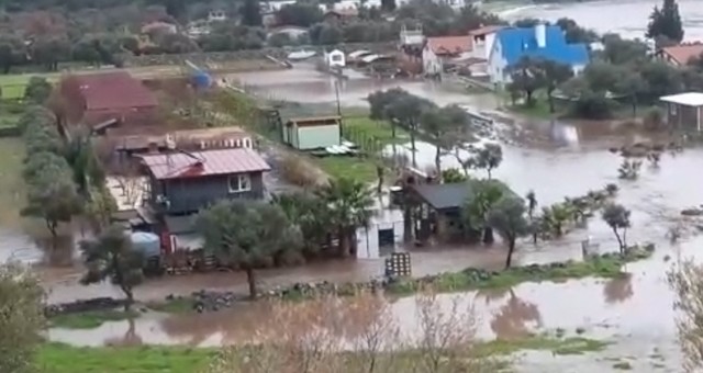 Ormanlar yandı, Çökertme’yi yine sel vurdu..