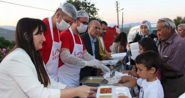 Kızılay Milas Şubesi, sel mağdurlarıyla iftarda buluştu