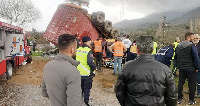 Kontrolden çıkan tır takla attı…