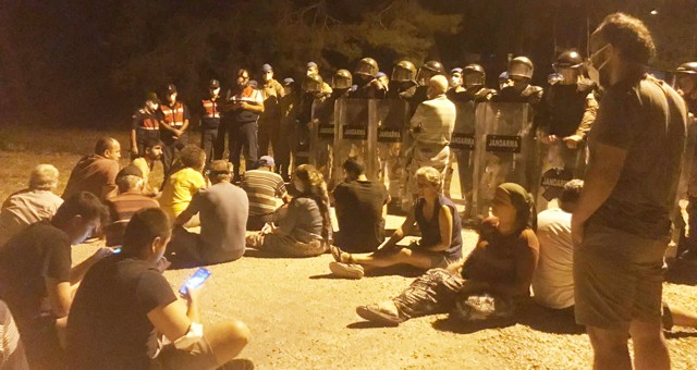 Akbelen ormanını savunanlara, gece yarısı jandarma operasyonu