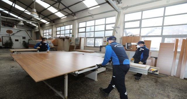 Büyükşehir Marangoz Atölyesi İle Yüzde 69 Tasarruf Etti