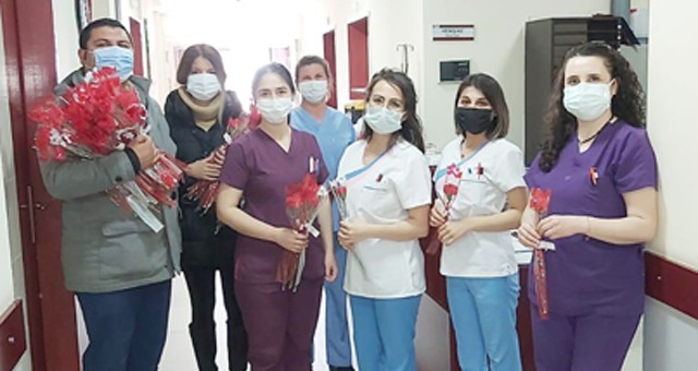 Milas Belediyesi’nden sağlık çalışanlarına karanfil