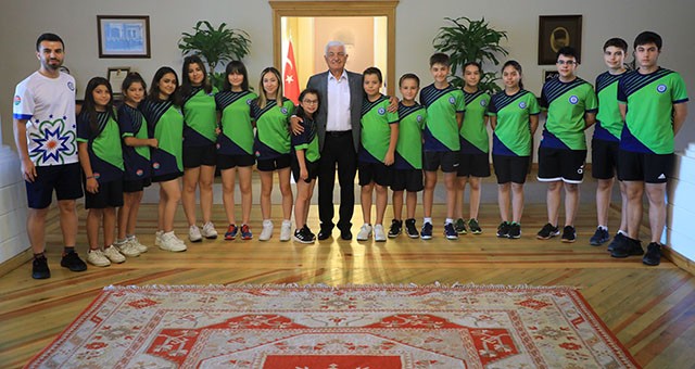 Masa Tenisi sporcularından Başkan Gürün’e ziyaret