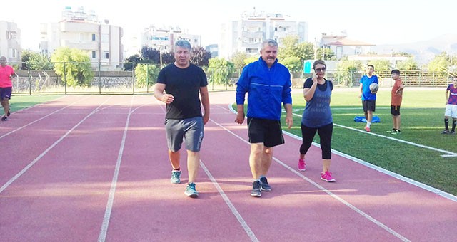 Tanınmış güreş hocaları her gün stadyumda birlikte çalışıyorlar