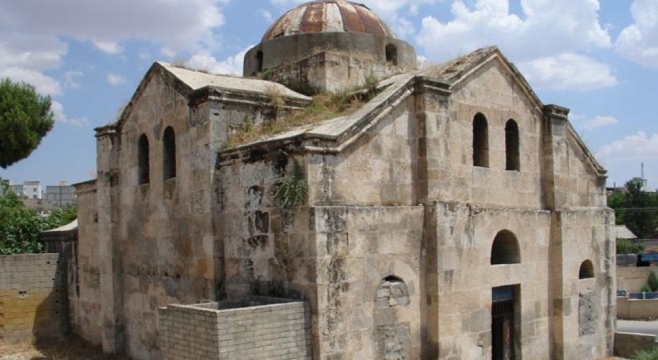 Avrupa'da İslamofobi Artıyor, Türkiye'de Kilise Ve Sinagoglar Restore Ediliyor