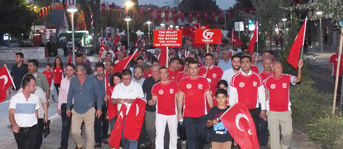 15 Temmuz darbe girişiminin birinci yıldönümünde ilçemizde de gerçekleştirilen “15 Temmuz Şehitlerini Anma, Demokrasi ve Milli Birlik Günü” etkinliklerinde  Demokrasi kararlılığı vurgulandı!