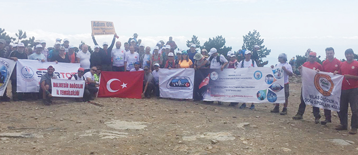 15 Temmuz’da, 15 Zirvede 15 Demokrasi Ateşi yakıldı