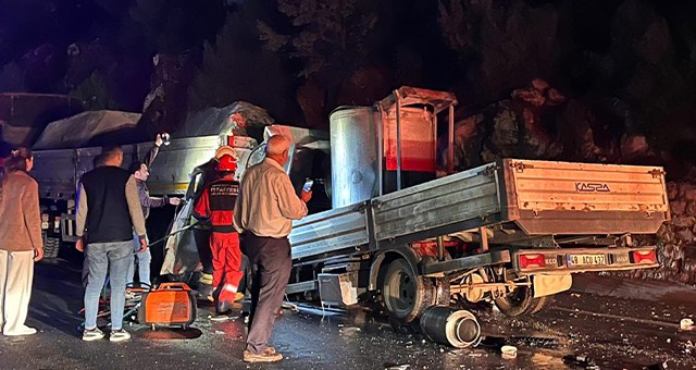 Milas-Yatağan Yolunda Feci Kaza: Süt Toplama Aracı TIR’a Çarptı, 1 Kişi Hayatını Kaybetti