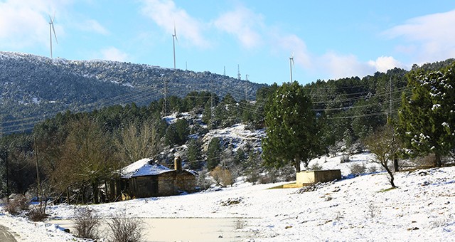 Muğla’ya mevsimin ilk kar’ı düştü