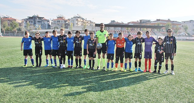 Milas Gençlik Spor U12 takımı gurup şampiyonu oldu