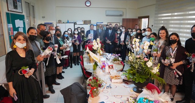 Başkan Tokat Öğretmenler Günü’nü kutladı