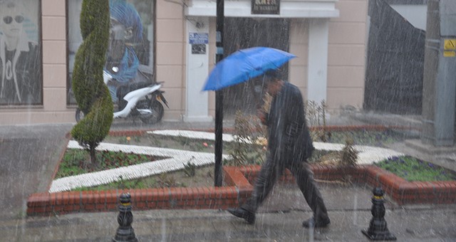 Meteorolojiden Kuvvetli Yağış Uyarısı