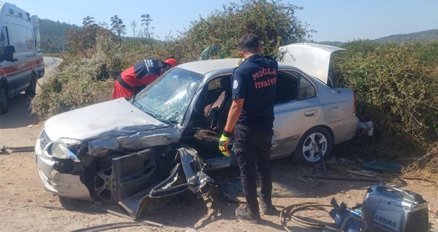 Trafik Kazası: 2 Otomobil Çarpıştı, 3 Yaralı