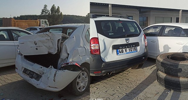 Park halindeki otomobillere kamyon lastiği çarptı!..