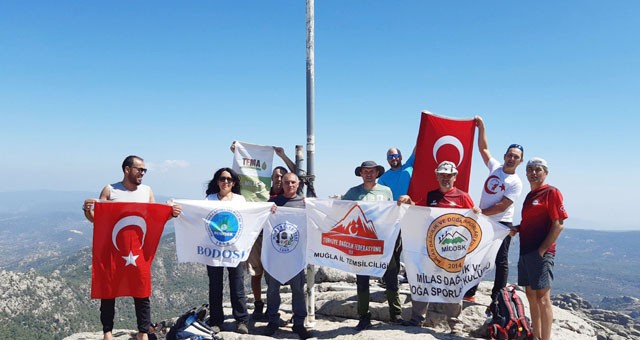 Zafer Bayramı’nı Tekerlek Tepe’de kutladılar