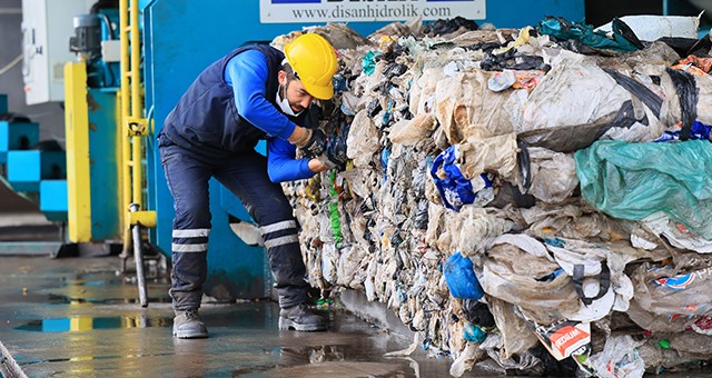 Büyükşehir Tesisinde Günde 180 Ton Evsel Atık Ayrıştırılıyor